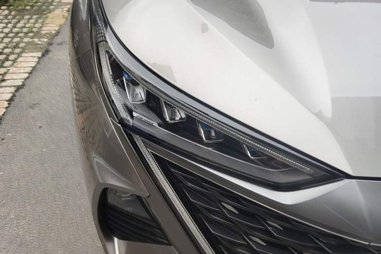 Used Roewe RX9 2023 2.0T Two-Wheel Drive Enjoyment Version Right Front Headlight