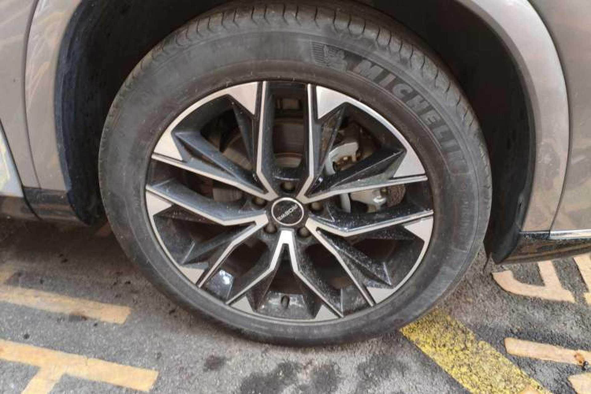 Used Roewe RX9 2023 2.0T Two-Wheel Drive Enjoyment Version Right Front Wheel Hub