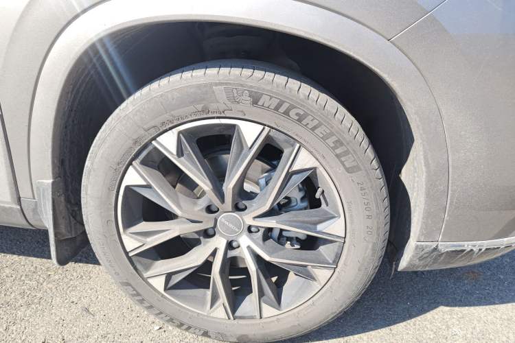 Used Roewe RX9 2023 2.0T Two-Wheel Drive Enjoyment Version Right Front Wheel Hub