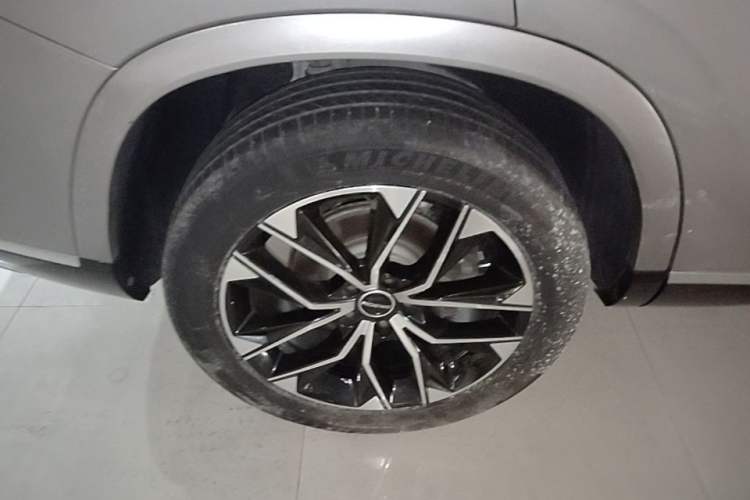 Used Roewe RX9 2023 2.0T Two-Wheel Drive Enjoyment Version Right Rear Wheel Hub