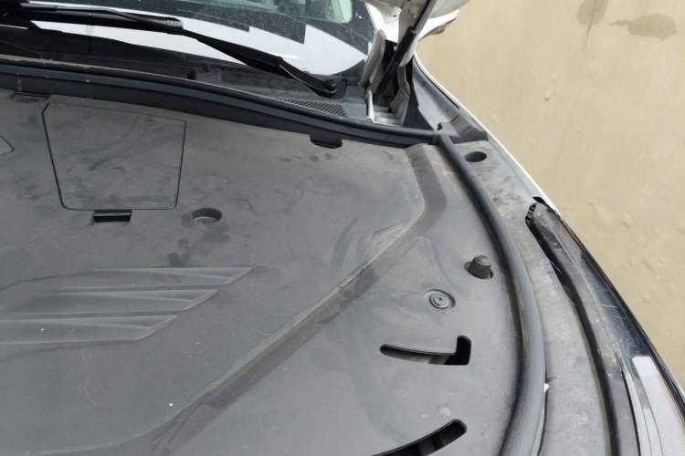 Used Roewe RX9 2023 2.0T Two-Wheel Drive Enjoyment Version Engine Bay Left