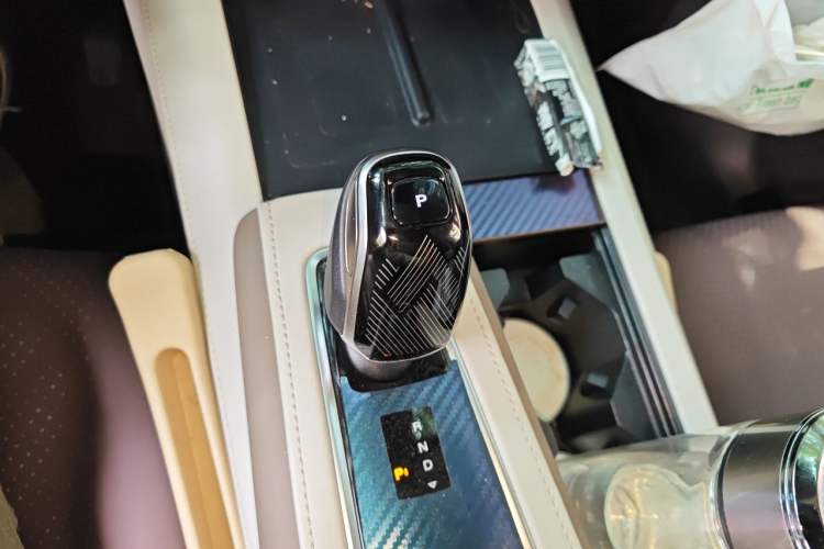 Used Roewe RX9 2023 2.0T Two-Wheel Drive Enjoyment Version Gear Lever