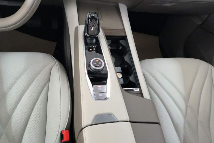 Used Roewe RX9 2023 2.0T Two-Wheel Drive Enjoyment Version Gear Lever