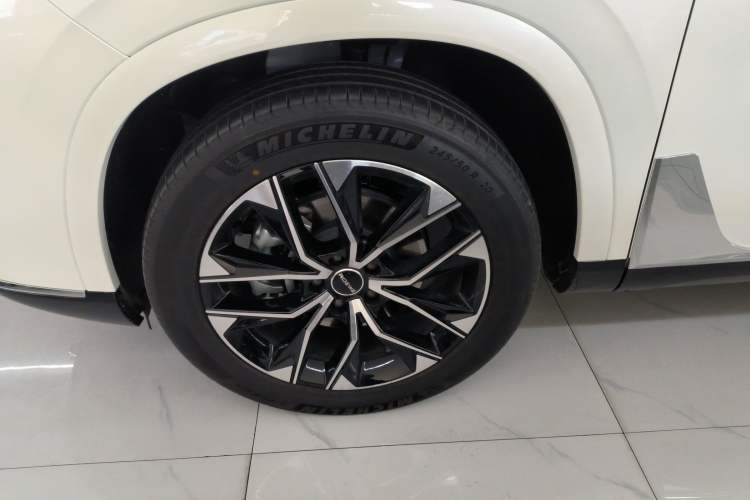 Used Roewe RX9 2023 2.0T Two-Wheel Drive Enjoyment Version Left Front Wheel Hub