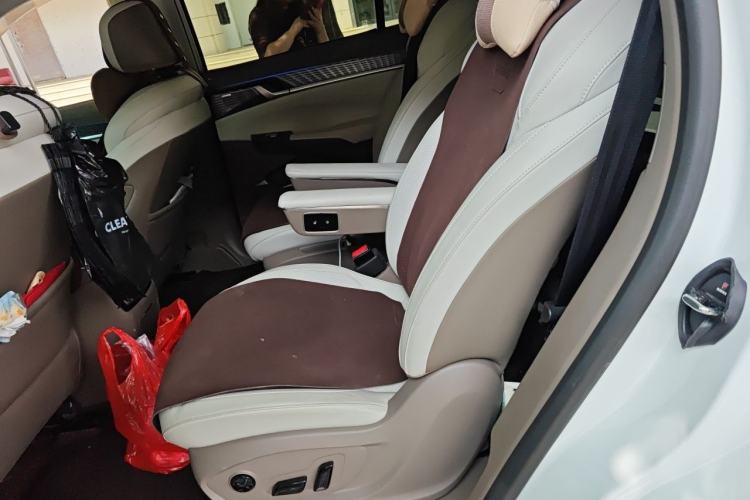 Used Roewe RX9 2023 2.0T Two-Wheel Drive Enjoyment Version Left Rear Seat