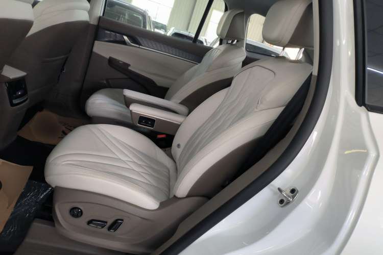 Used Roewe RX9 2023 2.0T Two-Wheel Drive Enjoyment Version Left Rear Seat