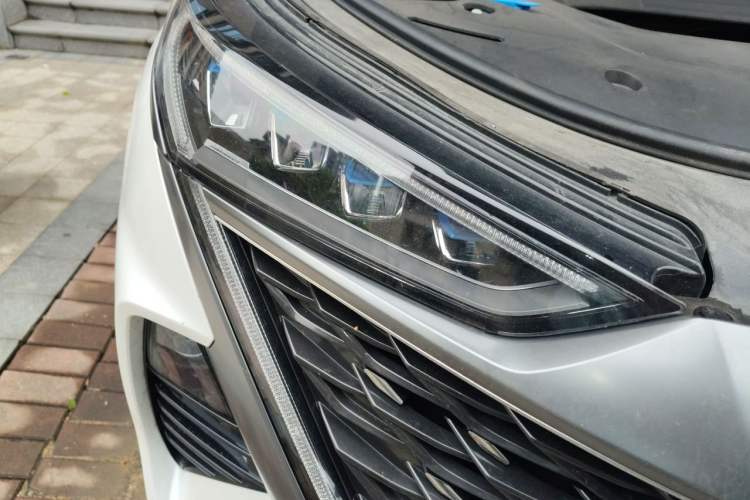 Used Roewe RX9 2023 2.0T Two-Wheel Drive Enjoyment Version Right Front Headlight