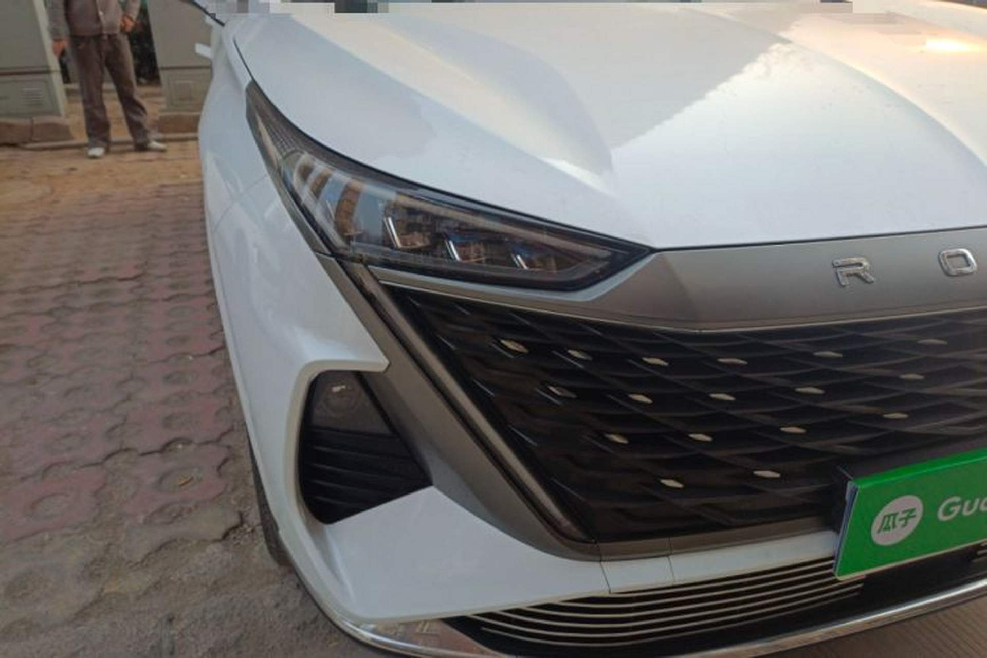 Used Roewe RX9 2023 2.0T Four-Wheel Drive Luxury Edition Right Front Headlight