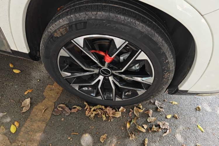 Used Roewe RX9 2023 2.0T Two-Wheel Drive Enjoyment Version Right Front Wheel Hub