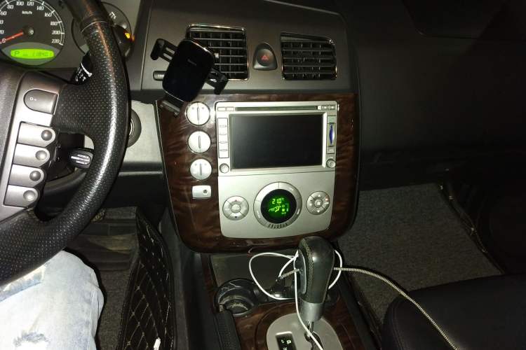 Used Roewe W5 2011 1.8T 4WD Automatic High-Rise Edition Audio And AC Panel