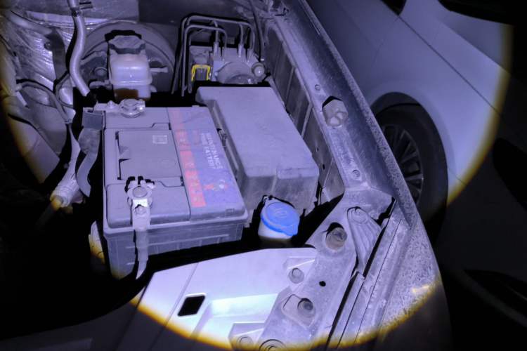 Used Roewe W5 2011 1.8T 2WD Automatic Trend Edition Engine Bay Left