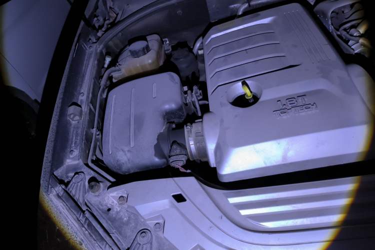 Used Roewe W5 2011 1.8T 2WD Automatic Trend Edition Engine Bay Right