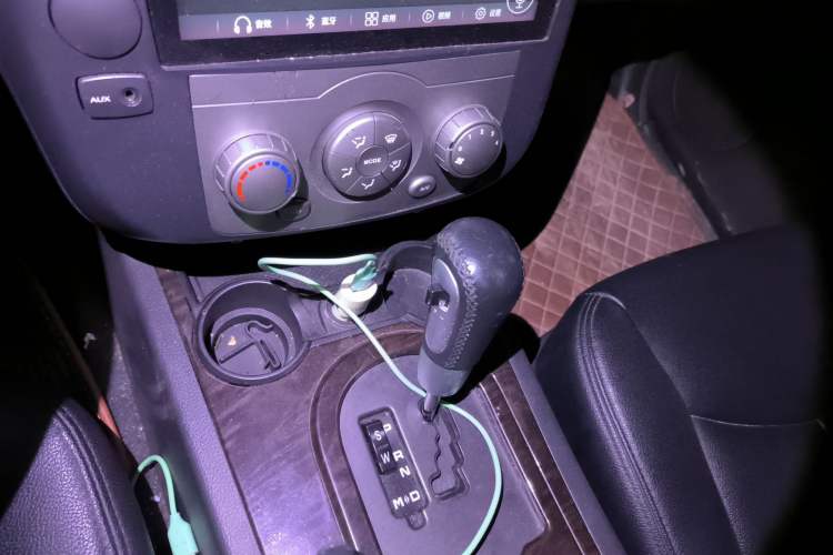 Used Roewe W5 2011 1.8T 2WD Automatic Trend Edition Gear Lever