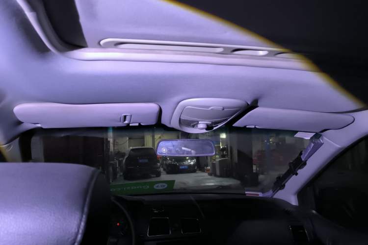Used Roewe W5 2011 1.8T 2WD Automatic Trend Edition Headliner
