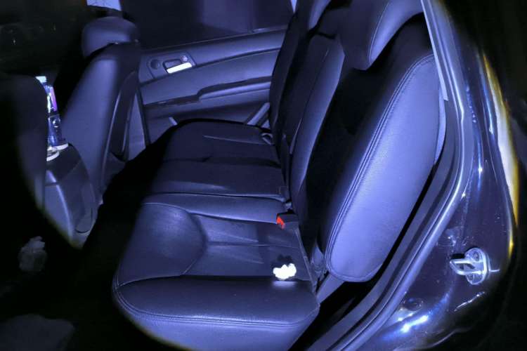 Used Roewe W5 2011 1.8T 2WD Automatic Trend Edition Left Rear Seat