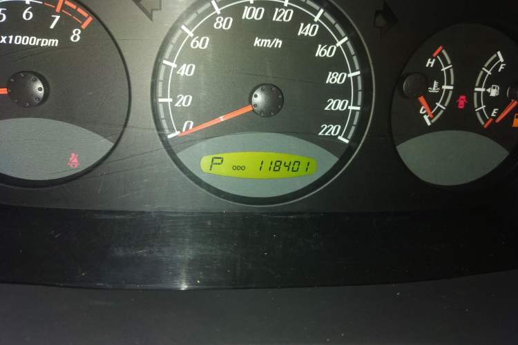 Used Roewe W5 2011 1.8T 4WD Automatic High-Rise Edition Odometer Close Up