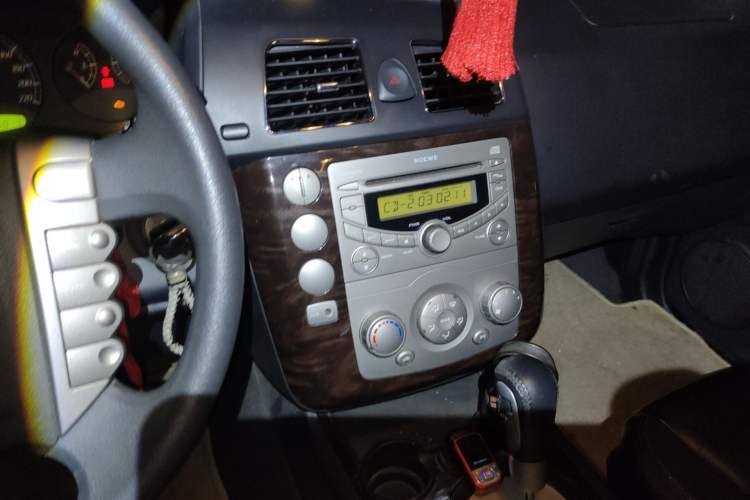 Used Roewe W5 2011 1.8T 2WD Automatic Trend Edition Audio And AC Panel