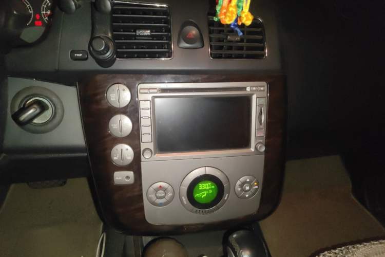 Used Roewe W5 2011 1.8T 4WD Automatic High-Rise Edition Audio And AC Panel