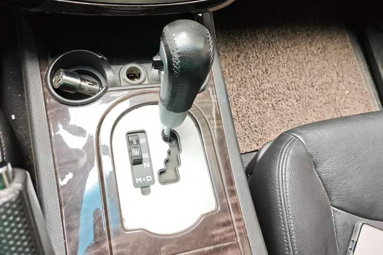 Used Roewe W5 2011 1.8T 4WD Automatic High-Rise Edition Gear Lever