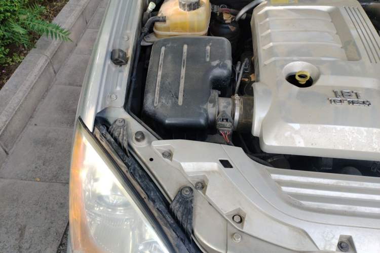 Used Roewe W5 2011 1.8T 4WD Automatic High-Rise Edition Engine Bay Right