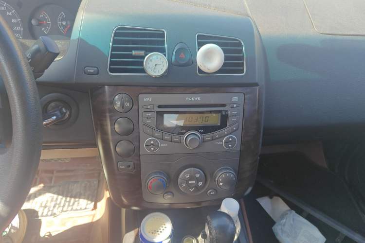 Used Roewe W5 2011 1.8T 2WD Manual Chiyu Edition Audio And AC Panel