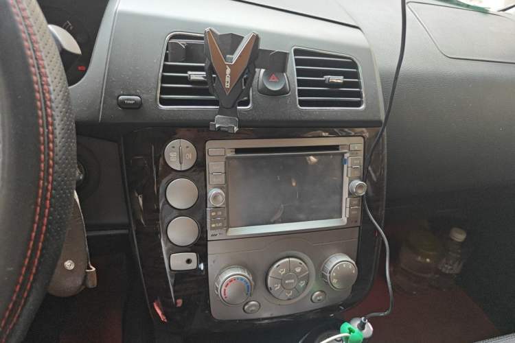 Used Roewe W5 2011 1.8T 2WD Automatic Trend Edition Audio And AC Panel
