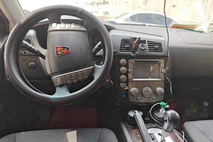 Used Roewe W5 2011 1.8T 2WD Automatic Trend Edition Center Console