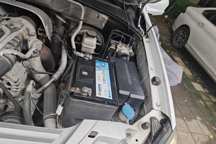 Used Roewe W5 2011 1.8T 2WD Automatic Trend Edition Engine Bay Left