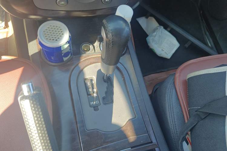 Used Roewe W5 2011 1.8T 2WD Manual Chiyu Edition Gear Lever