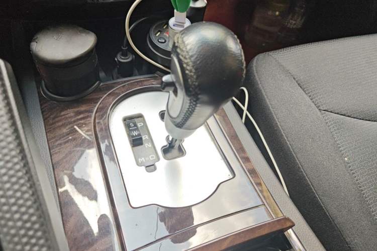 Used Roewe W5 2011 1.8T 2WD Automatic Trend Edition Gear Lever