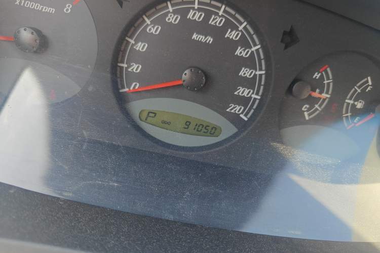 Used Roewe W5 2011 1.8T 2WD Manual Chiyu Edition Odometer Close Up