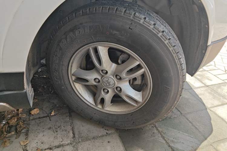 Used Roewe W5 2011 1.8T 2WD Automatic Trend Edition Right Front Wheel Hub