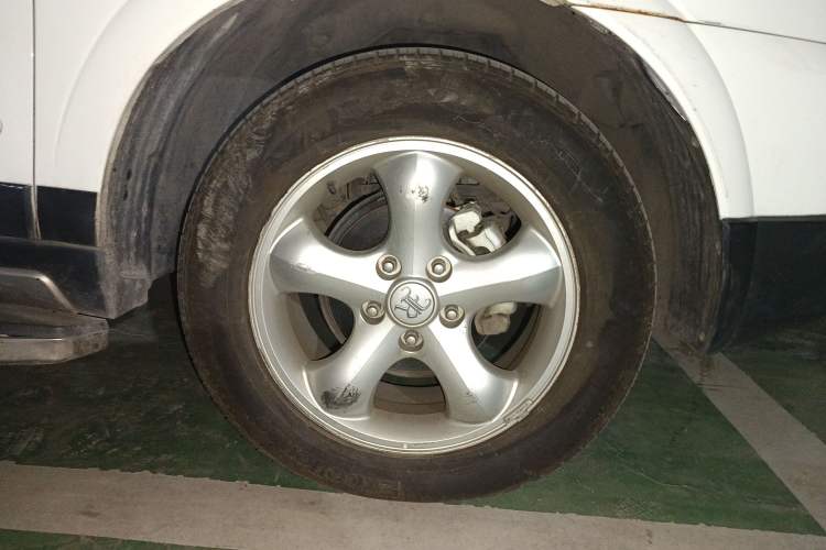 Used Roewe W5 2011 1.8T 4WD Automatic High-Rise Edition Right Front Wheel Hub