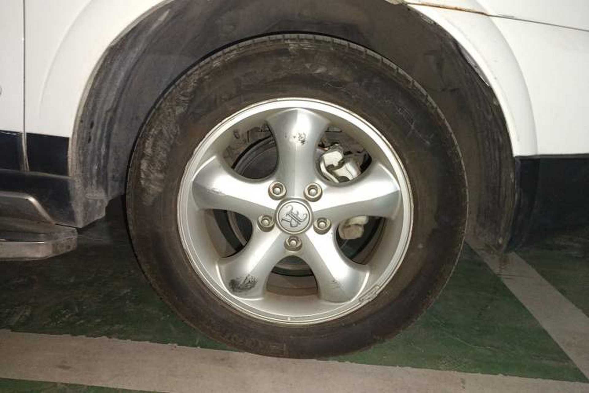 Used Roewe W5 2011 1.8T 4WD Automatic High-Rise Edition Right Front Wheel Hub