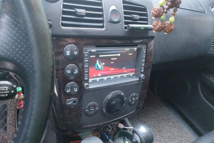 Used Roewe W5 2013 1.8T 4WD Automatic High-End Model Audio And AC Panel