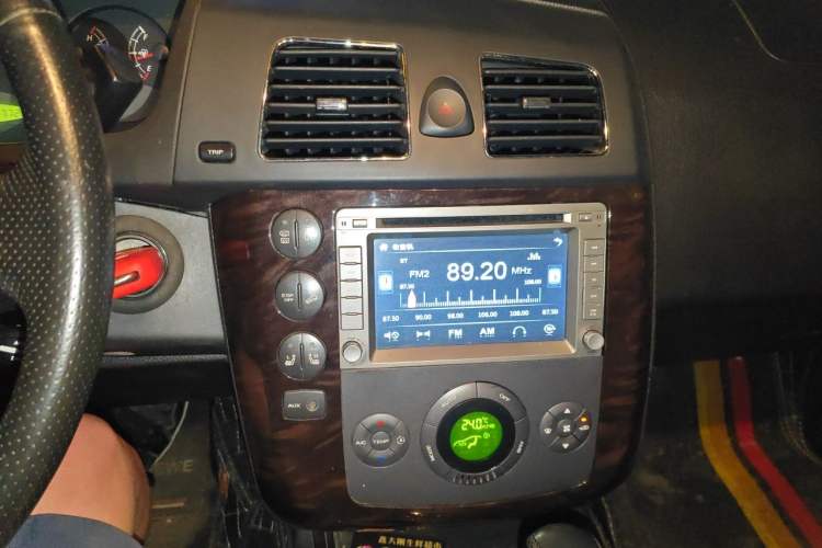 Used Roewe W5 2013 1.8T 4WD Automatic High-End Model Audio And AC Panel