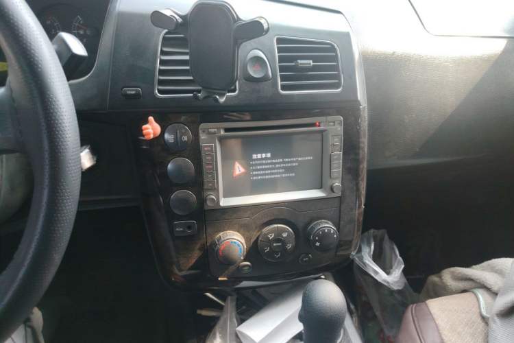 Used Roewe W5 2013 1.8T 2WD Automatic Xingyu Edition Audio And AC Panel