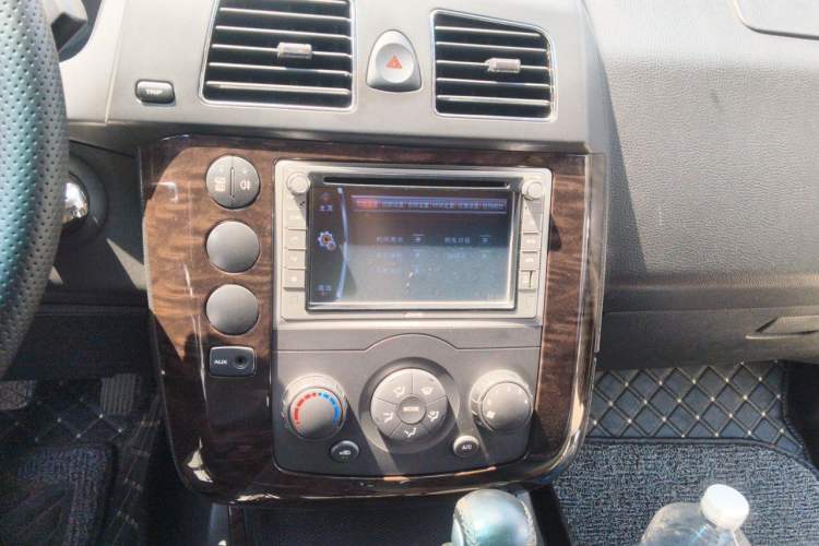 Used Roewe W5 2013 1.8T 2WD Automatic Xingyu Edition Audio And AC Panel