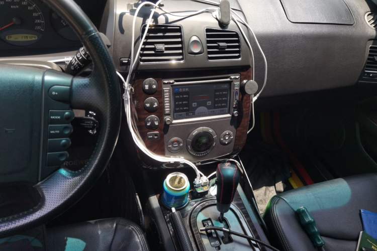 Used Roewe W5 2013 1.8T 4WD Automatic High-End Model Audio And AC Panel