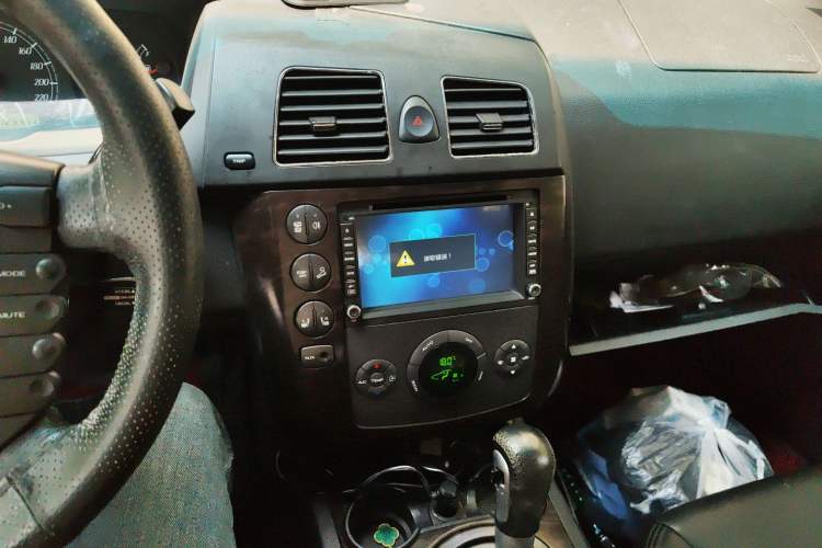 Used Roewe W5 2013 1.8T 4WD Automatic High-End Model Audio And AC Panel