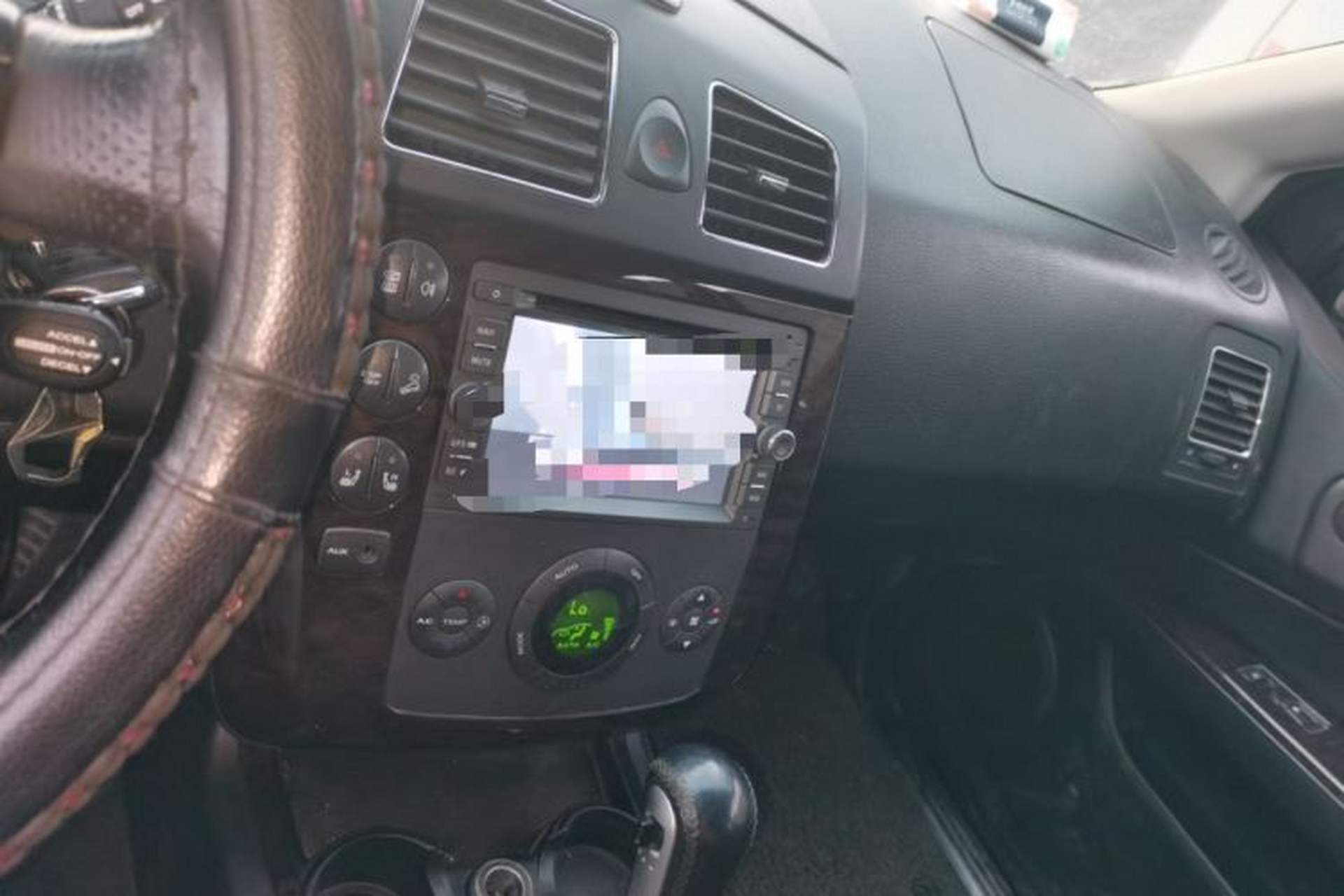 Used Roewe W5 2013 1.8T 4WD Automatic High-End Model Audio And AC Panel