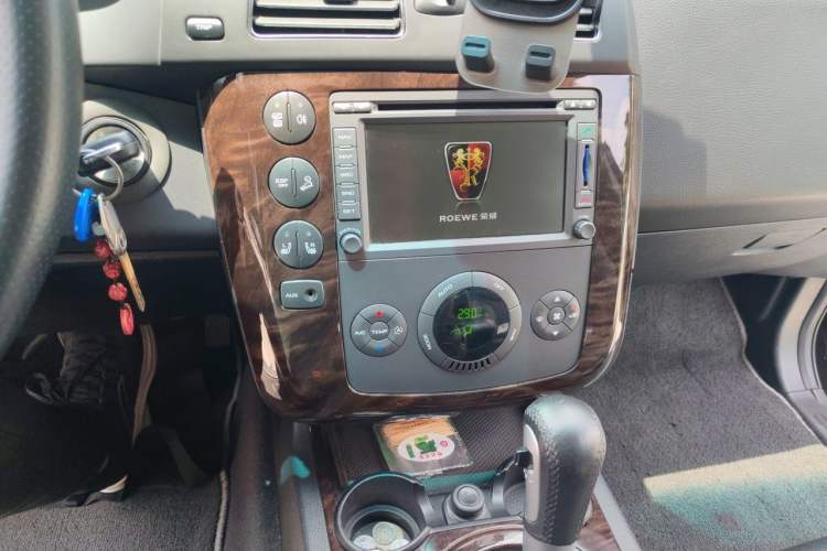 Used Roewe W5 2013 1.8T 4WD Automatic High-End Model Audio And AC Panel