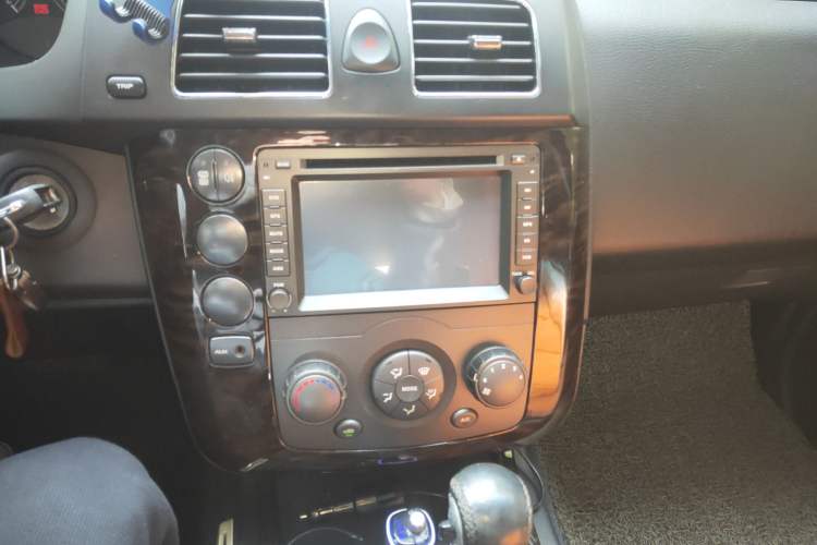 Used Roewe W5 2013 1.8T 2WD Automatic Xingyu Edition Audio And AC Panel