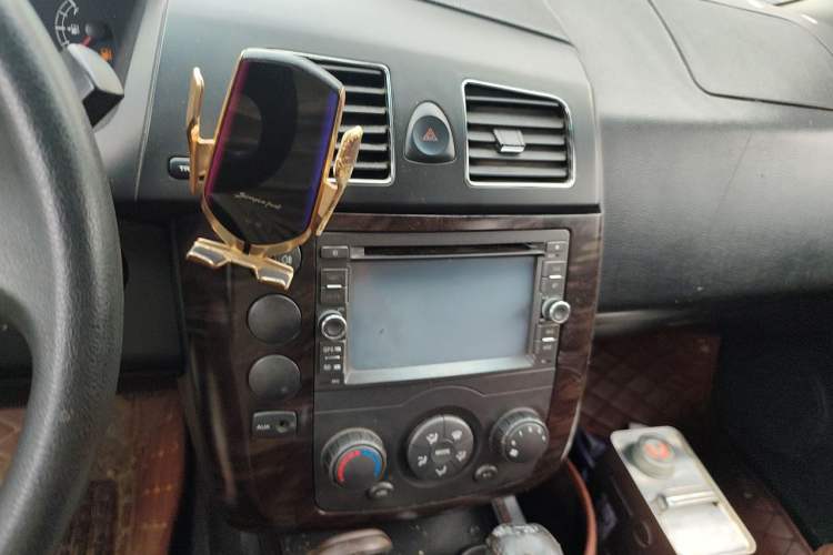 Used Roewe W5 2013 1.8T 2WD Automatic Xingyu Edition Audio And AC Panel