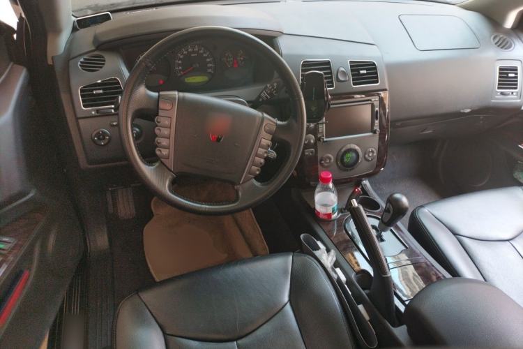 Used Roewe W5 2013 1.8T 4WD Automatic High-End Model Center Console