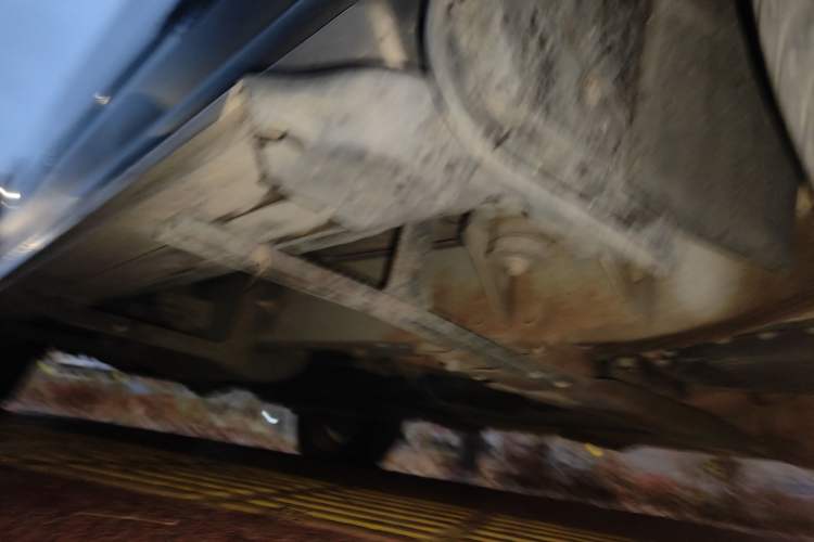 Used Roewe W5 2013 1.8T 4WD Automatic High-End Model Chassis Front Right