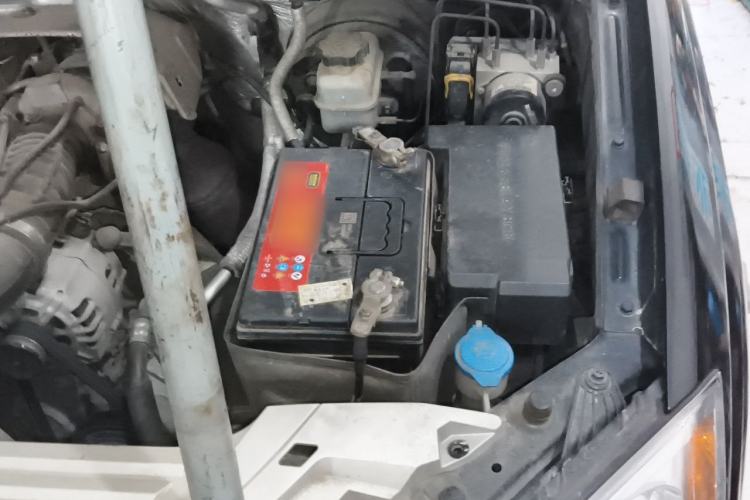 Used Roewe W5 2013 1.8T 2WD Automatic Xingyu Edition Engine Bay Left