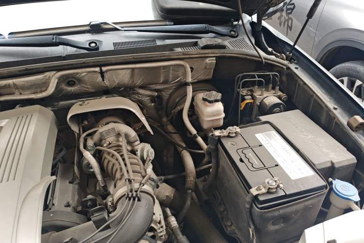 Used Roewe W5 2013 1.8T 2WD Automatic Xingyu Edition Engine Bay Left