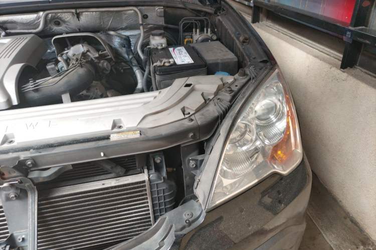 Used Roewe W5 2013 1.8T 4WD Automatic High-End Model Engine Bay Left
