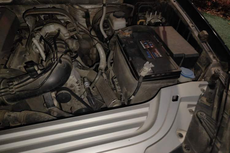 Used Roewe W5 2013 1.8T 4WD Automatic High-End Model Engine Bay Left